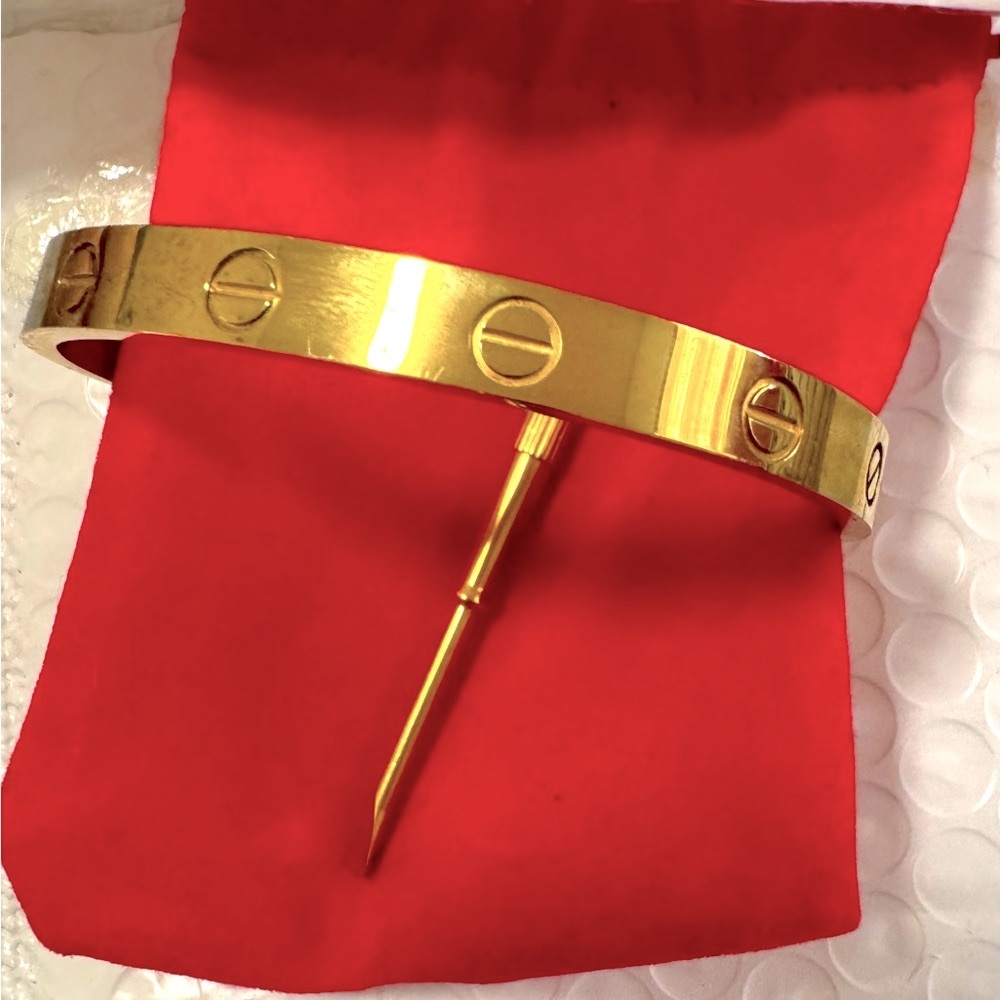 Gold Screw Design Bracelet